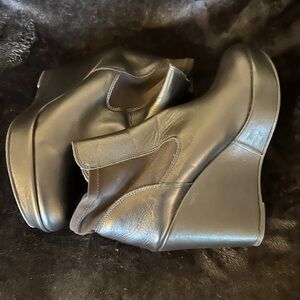 STEVE MADDEN JOYRIDEE BLACK LEATHER PLATFORM BOOTIE - Size 9